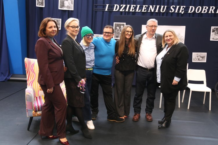 O pomaganiu w LO im. Curier-Skłodowskiej w Makowie Mazowieckim