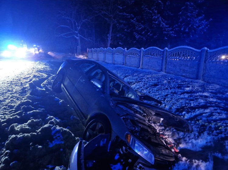 Wypadek w Łasi na DK61. Trzy osoboy poszkodowane