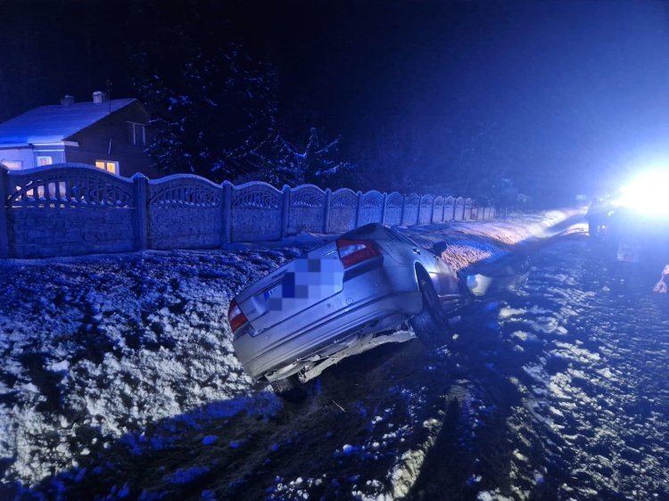 Wypadek w Łasi na DK61. Trzy osoboy poszkodowane
