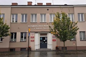ile zarabia nauczyciel w powiecie makowskim srednio ponad 10 tys zl