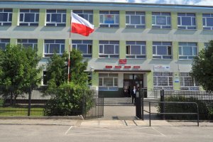 powiat oglosil przetarg na remont szkolnego kompleksu sportowego w makowie mazowieckim