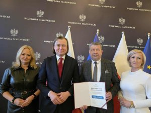 ponad 3 8 mln zl doplaty do przewozow autobusowych w powiecie makowskim starostwo podpisalo umowe z wojewoda