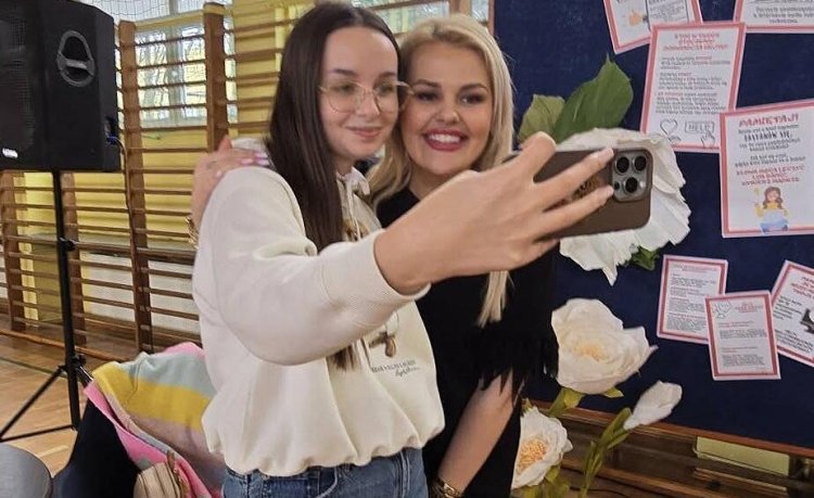 Znana influencerka i prezenterka gościnią ZS im. ŻAK w Makowie Mazowieckim. Tematem spotkania hejt
