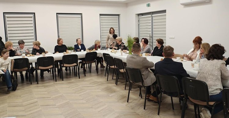 Na spotkanie z okazji Dnia Kobiet zaprosili 8 marca 2026 wójt oraz Gminna Biblioteka Publiczna