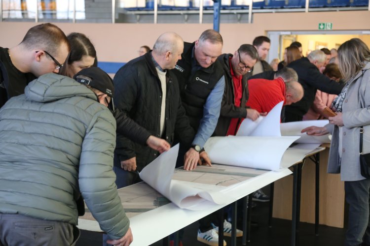 Uwagi, wątpliwości, długa dyskusja - spotkanie konsultacyjne w sprawie budowy linii kolejowej Przasnysz - Zegrze