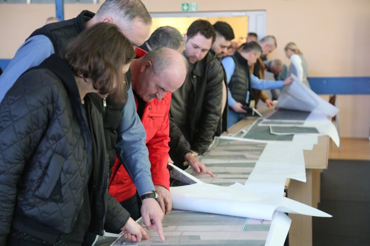 Uwagi, wątpliwości, długa dyskusja - spotkanie konsultacyjne w sprawie budowy linii kolejowej Przasnysz - Zegrze