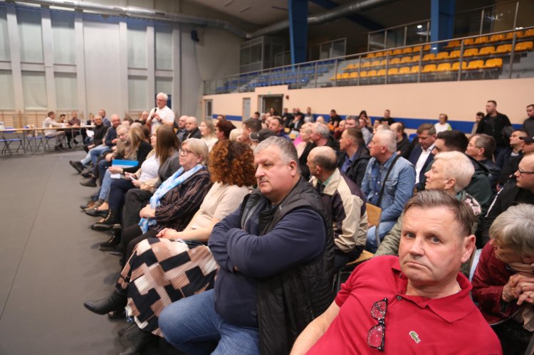 Uwagi, wątpliwości, długa dyskusja - spotkanie konsultacyjne w sprawie budowy linii kolejowej Przasnysz - Zegrze