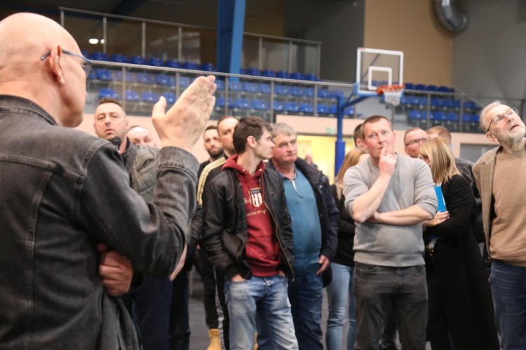 Uwagi, wątpliwości, długa dyskusja - spotkanie konsultacyjne w sprawie budowy linii kolejowej Przasnysz - Zegrze
