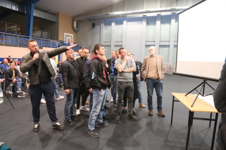 Uwagi, wątpliwości, długa dyskusja - spotkanie konsultacyjne w sprawie budowy linii kolejowej Przasnysz - Zegrze
