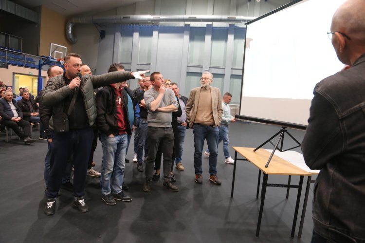 Uwagi, wątpliwości, długa dyskusja - spotkanie konsultacyjne w sprawie budowy linii kolejowej Przasnysz - Zegrze