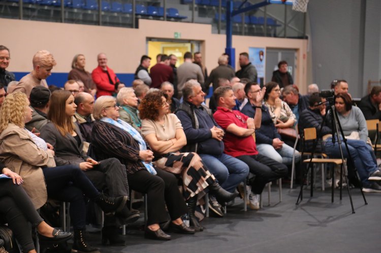 Uwagi, wątpliwości, długa dyskusja - spotkanie konsultacyjne w sprawie budowy linii kolejowej Przasnysz - Zegrze