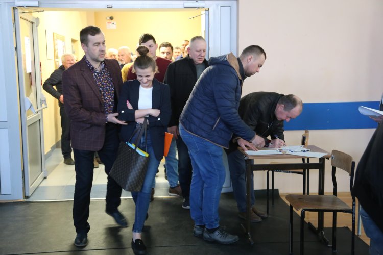 Uwagi, wątpliwości, długa dyskusja - spotkanie konsultacyjne w sprawie budowy linii kolejowej Przasnysz - Zegrze