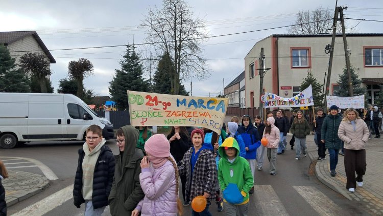 Wiosenna parada w Krasnosielcu. Fot. SP w Krasnosielcu