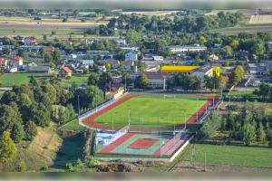 druzyny chetnie trenuja w rozanie stadion sluzy miejscowym i klubom z okolicy