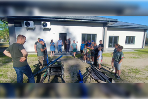 dzieci z gminy ploniawy bramura poznaly podstawy wedkarstwa byla teoria w jaciazku i zajecia ze sprzetem