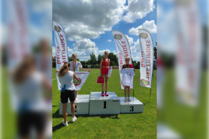 natalia lewandowska najlepsza w teresinie zawodniczka lks makow mazowiecki wygrala bieg na 600 m