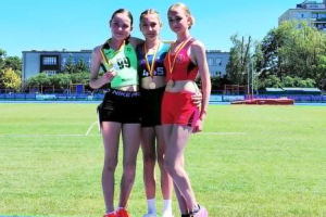 natalia lewandowska z brazem w warszawie medal lks makow mazowiecki na 600 metrow