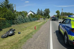 zderzenie samochodu osobowego z motocyklem w karniewie