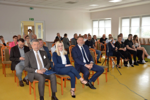 rada miejska w makowie mazowieckim pracuje w 14 osobowym skladzie