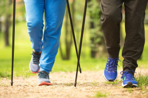 ruszaja bezplatne zajecia nordic walking osob powyzej 55 roku zycia w makowie mazowieckim skorzystaj