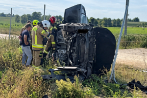 Rozpędzony samochód uderzył w bariery na obwodnicy Pułtuska. W aucie czterech nastolatków z powiatu makowskiego