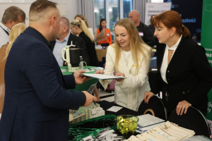 3 regionalne forum przedsiebiorczosci ciekawe rozmowy nie tylko o biznesie i 300 osob w sali zdjecia
