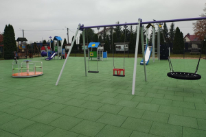 Nowy plac zabaw przy szkole w Młynarzach już gotowy